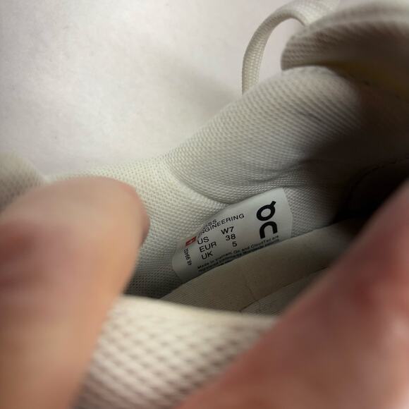 On Clouds Roger Advantage White Leather Sneakers - 7.5 - Picture 7 of 10